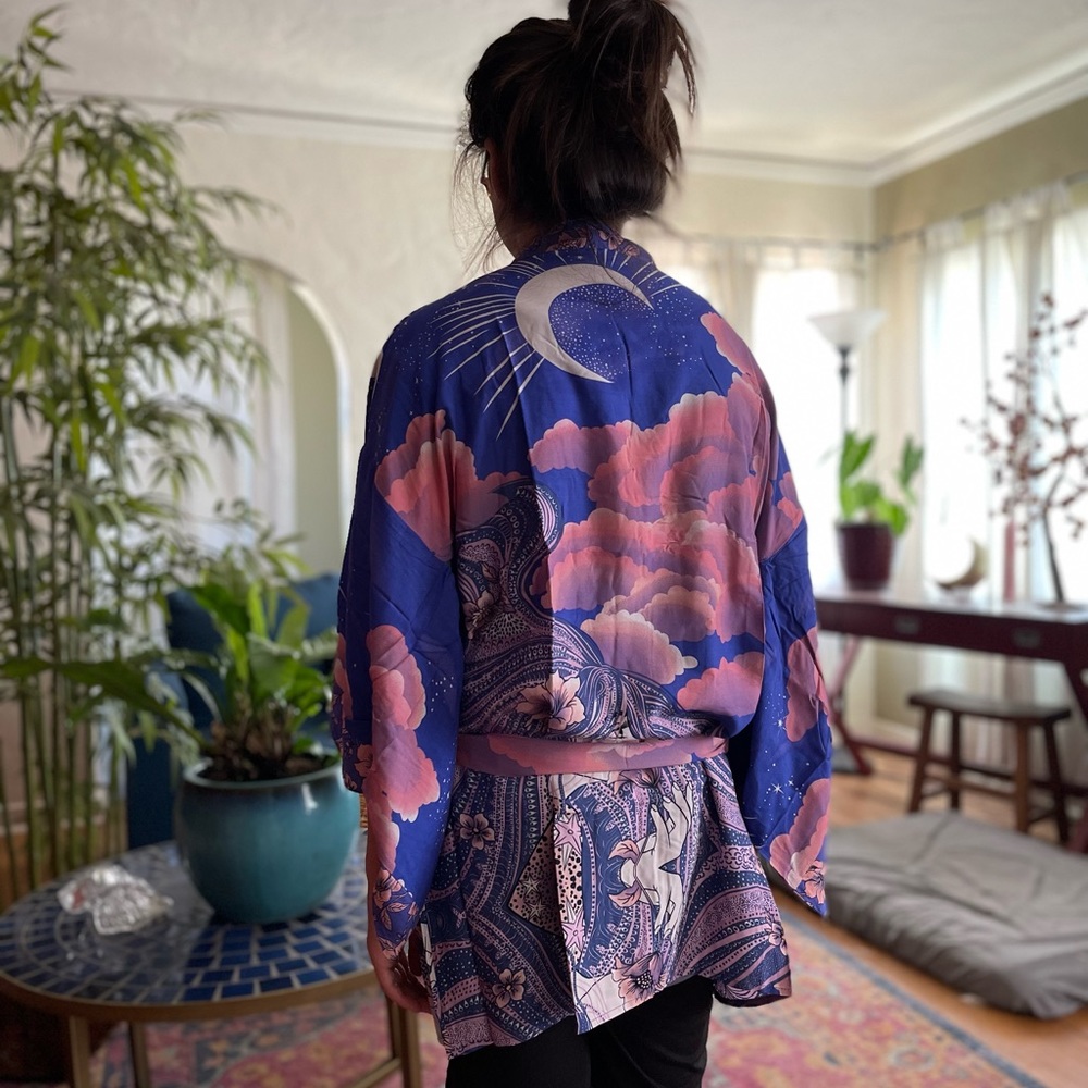 Gorgeous crescent moon cotton kimono top - Picture 9 of 9